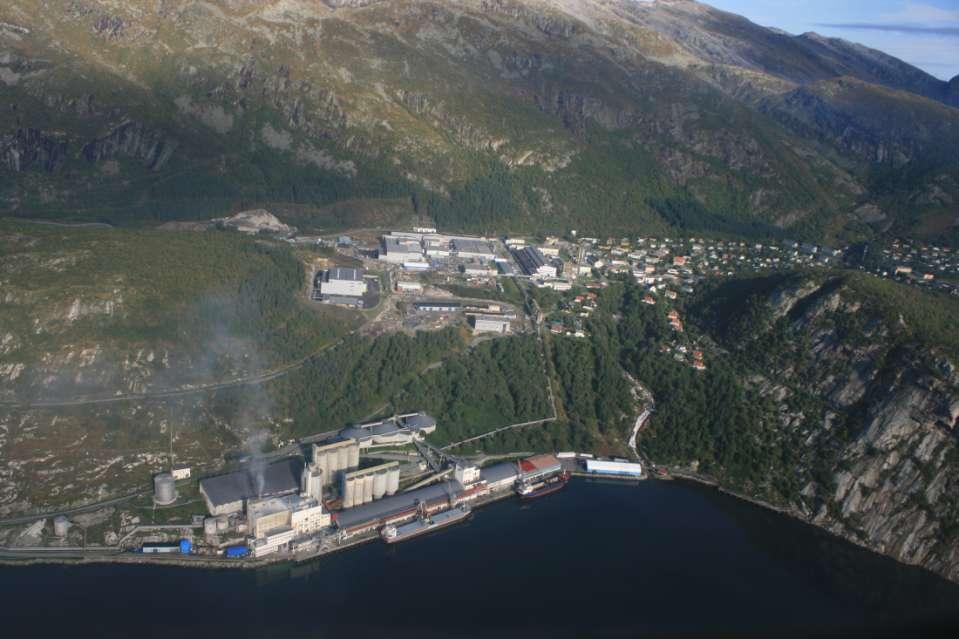 10 AE KF GTG-05 Åpent fjordlandskap med sterkt infrastruktur- og jordbrukspreg.