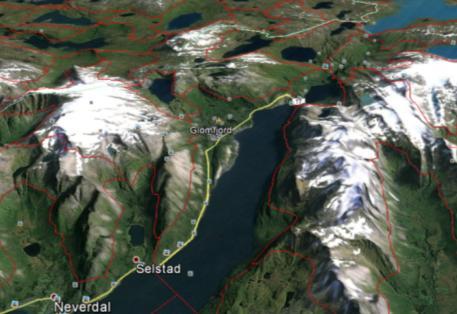 Fjordnedskjæring 2 Middels til sterkt nedskåret fjordlandskap. Jevnt bratte fjordsider uten særlig fjordbrem og smale fjordløp.