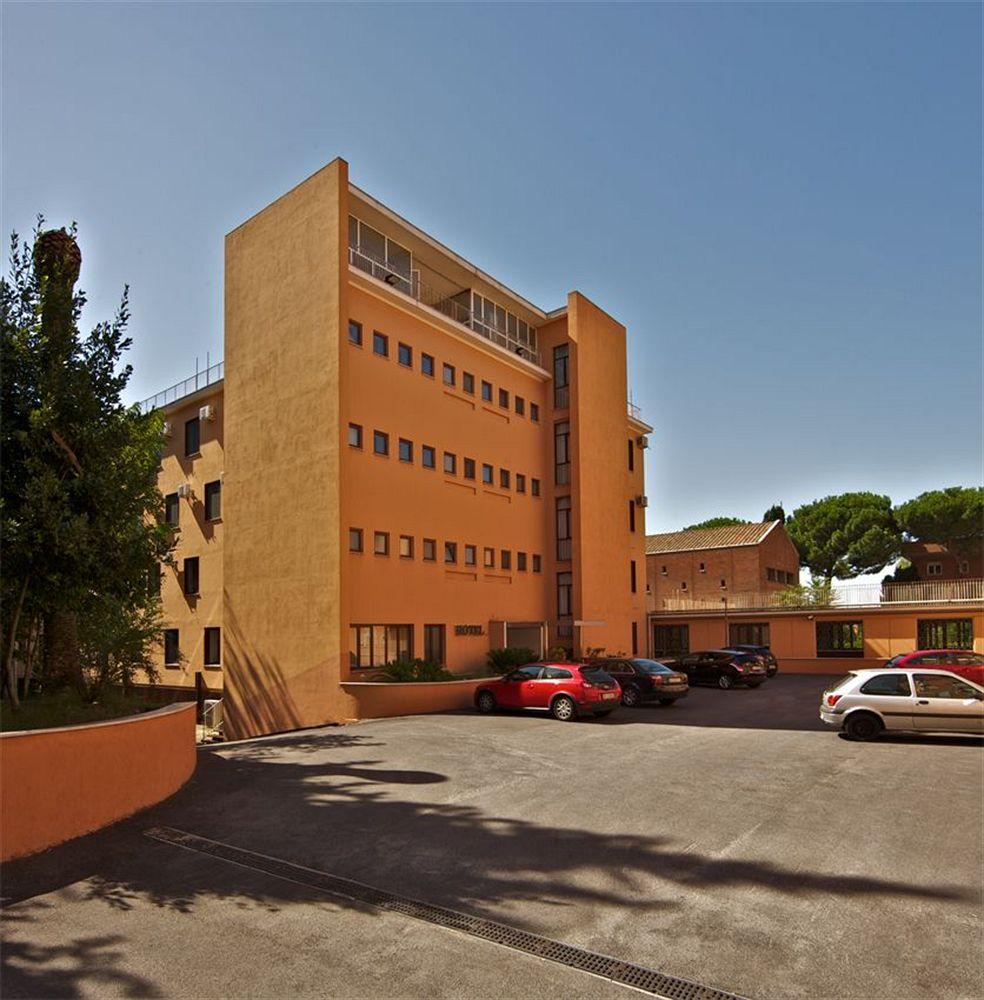 Hotellet vårt HOTEL AREA ROMA Via del Forte Ostiense, 21 00146 Roma, Italia info@hotelarearoma.