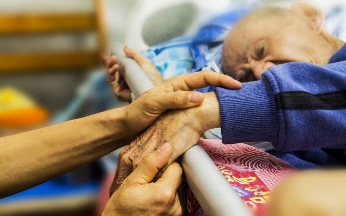 Livets slutt i sykehjem pasientens ønsker og legens rolle Prosjektleder er Margrethe Aase Schaufel (Haukeland Universitetssjukehus/AFE). Andre prosjektdeltakere er Anette Fosse (ph.d.-kandidat), og medveiledere Sabine Ruths og Kirsti Malterud.