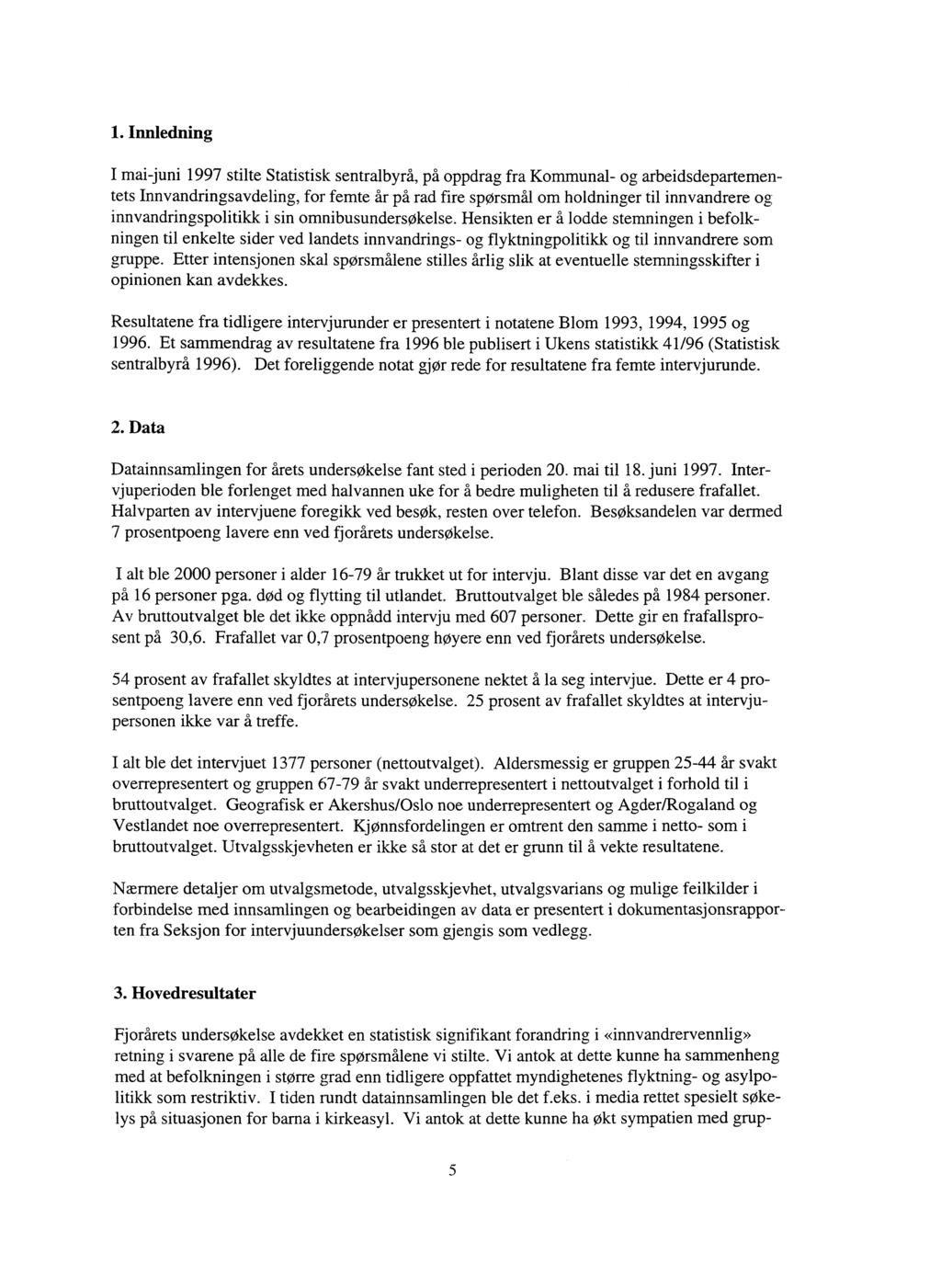 1. Innledning I mai-juni 1997 stilte Statistisk sentralbyrå, på oppdrag fra Kommunal- og arbeidsdepartementets Innvandringsavdeling, for femte al- på rad fire spørsmål om holdninger til innvandrere