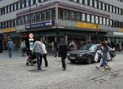 Torget har samme belegg på hele flaten og lavere kantstein. Torget er utsmykket med beplantning. Fartsgrense er 30 km/t.