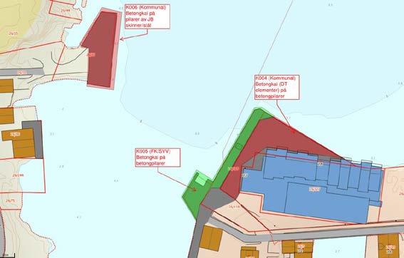 Rapporten omhandler ferjekaien. På indre del av kaianlegget er det flere bygninger. Fylkesvei 911 ender på den fylkeskommunale ferjekaien på vestsiden av anlegget.