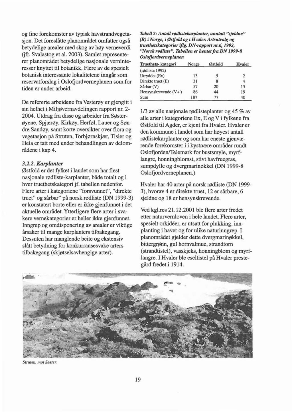 og fine forekomster av typisk havstrandvegetasjon. Det foreslåtte planområdet omfatter også betydelige arealer med skog av høy verneverdi (jfr. Svalastog et al. 2003).