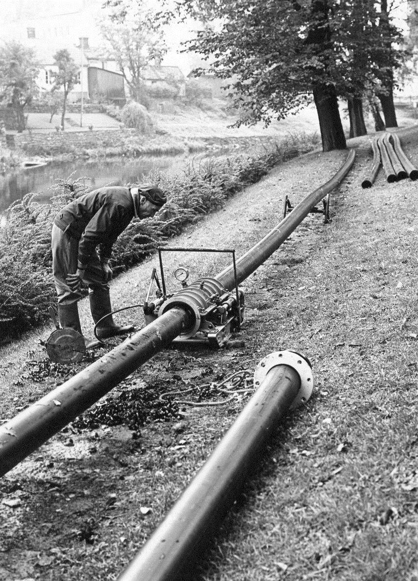 Sveising av PE rør Sveising av PE rør ble utviklet tidlig på 1960 tallet Enkelt sveiseutstyr Sveisespeil ble varmet opp med