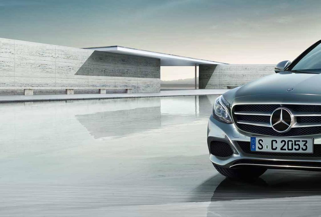 8 Forfører sansene Denne modellen er like vakker som den er intelligent. Fronten på C-Klasse er en fascinerende komposisjon av elegant design og innovativ Mercedes-Benz teknologi.