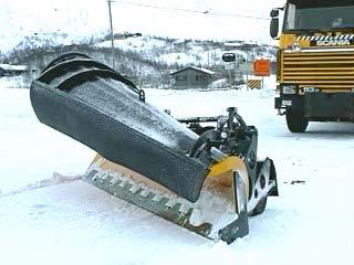 Montering av plog Følg instruksjonsboken nøye Viktige momenter ved montering Hydraulikkuplinger skal være rene Koblingsplate på plog skal være i tilstrekkelig