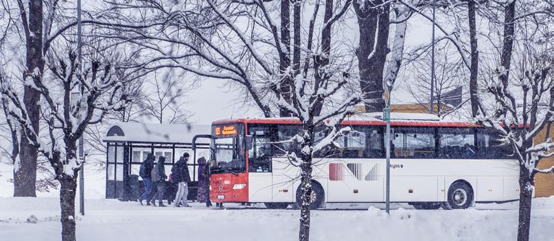Lågare utslepp frå kollektivtrafikken I samband med nye busskontraktar i Hardanger og Voss, og Modalen og Vaksdal har bussparken i kontraktområda fått eit betydeleg løft; av om lag 145 bussar totalt