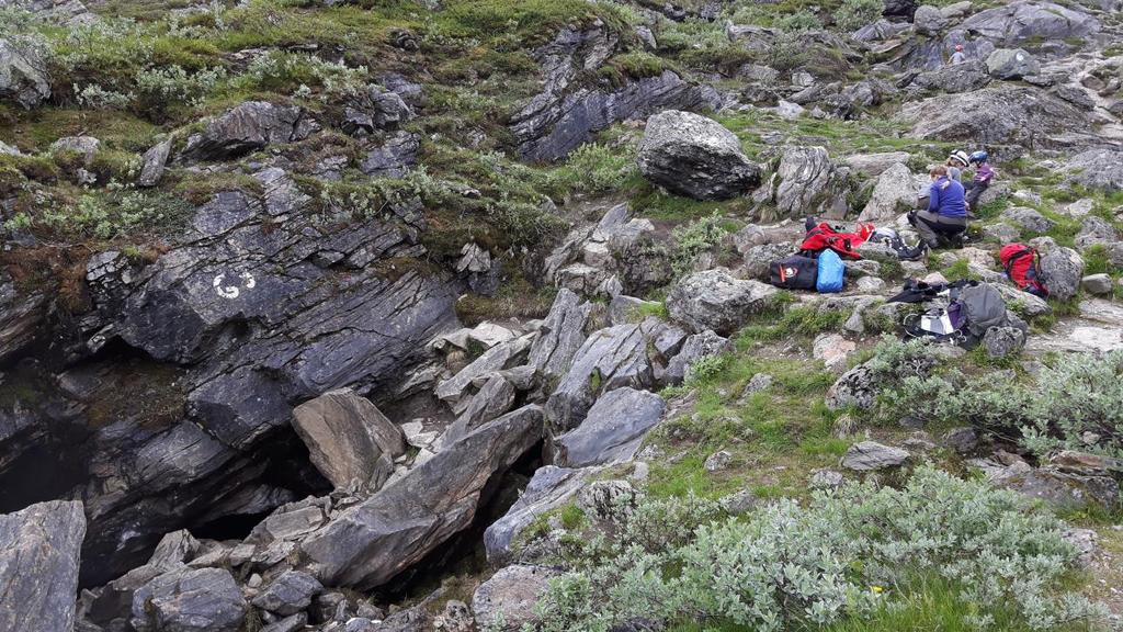 G3 Dumdalen LENGDE 101 m DYBDE 12,1 m Dumdalen, Lom, Oppland Hvis du ønsker å kombinere fjelltur, trim og grottedykking, er dette et passende valg.