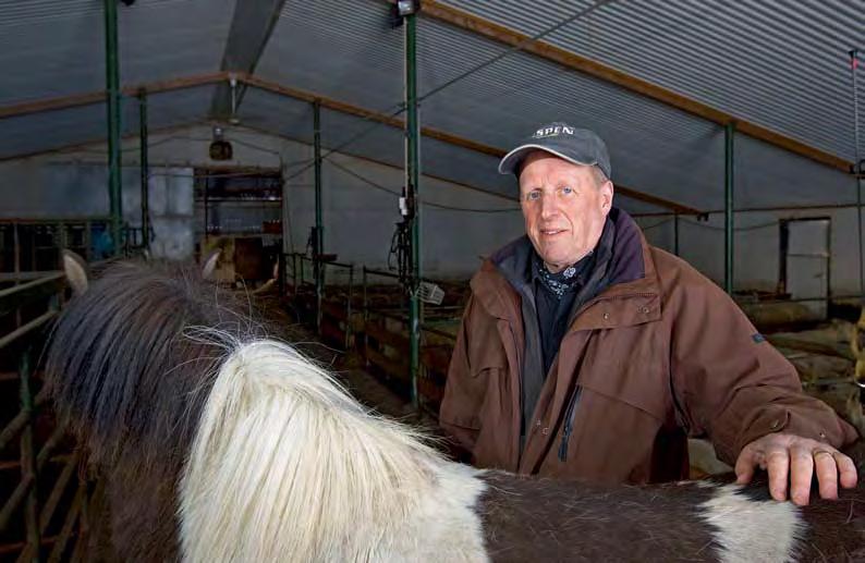 banka í þrettán ár, eða frá stofnun hans árið 1989. Það vakti hins vegar töluverða athygli þegar hann ákvað að segja starfi sínu lausu og hætta leik þá hæst bar, enn á góðum aldri.