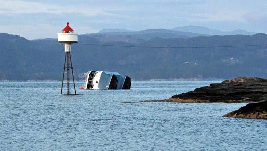 Alle ulykker til sjøs håndteres av Hovedredningssentralen. Kommunens oppgave blir å bistå når det er behov for å ta seg av de involverte eller pårørende.