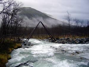 Det er også noen hytter i dalen, samt at det er planlagt etablert hyttefelt nede ved sjøen. Det er forventet at disse vil bruke Skognesdalen til turformål både sommer og vinterstid.