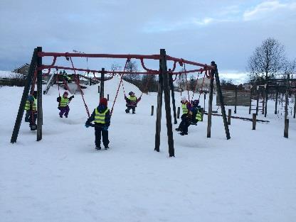 Overgang barnehage - skole Når du går siste året i Vestvikheia er du en av Oppfinneran og størst i barnehagen. Barna har utviklet seg mye og fått tilegnet seg verdifull kunnskap og erfaring.