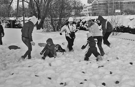 Kuigi ma ei tunne su tütre koolikaaslast, siis kerkis sinu kirjaridu lugedes kohe mu silmade ette meedias bravuuritariks nimetatud naisolevus, kes ka peale iseenda kedagi ei tunnista.