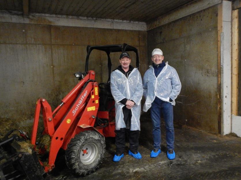 Oppfølging av TINE rådgiver som logger seg på hver tredje uke. Type Robot: DeLaval dette ble valgt fordi det er det de fleste på Inderøya hadde. Roboten ble kjøpt brukt, tre år gammel fra Tyskland.