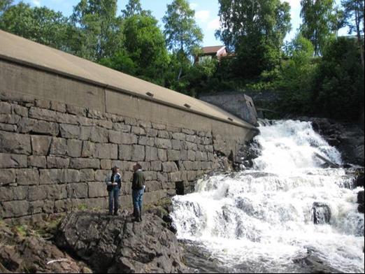 Side 23 4.4 Grinidammen Eier: Konsulent: Damtype: Bærum kommune Norconsult v/thomas Konow Tørrmurt dam med oppstrøms betongtetning, Dam: Klasse 1 Høyde ca. 9 m Lengde ca. 65 m Bygget ca.