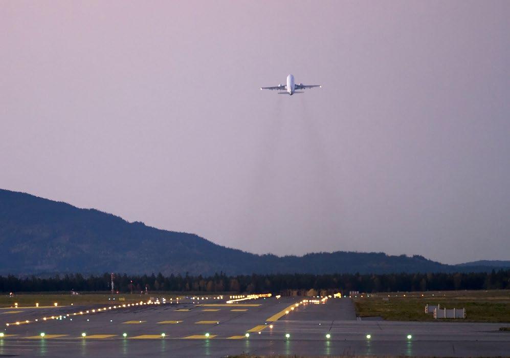 26 Avinor skal sikre hele Norge gode luftfartstjenester Avinors samfunnsoppdrag er å eie, drive og utvikle et landsomfattende nett av lufthavner for sivil sektor, og en samlet flysikringstjeneste for