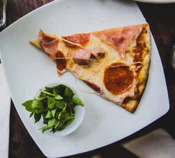 Italiensk pizzabunn 8 porsjoner 8 dl mel (helst pizzamel) 3 dl lunket vann 1 ts sukker eller honning 1 pk gjær (tørr eller fersk) 2 ts salt 6 ss olivenolje 1.