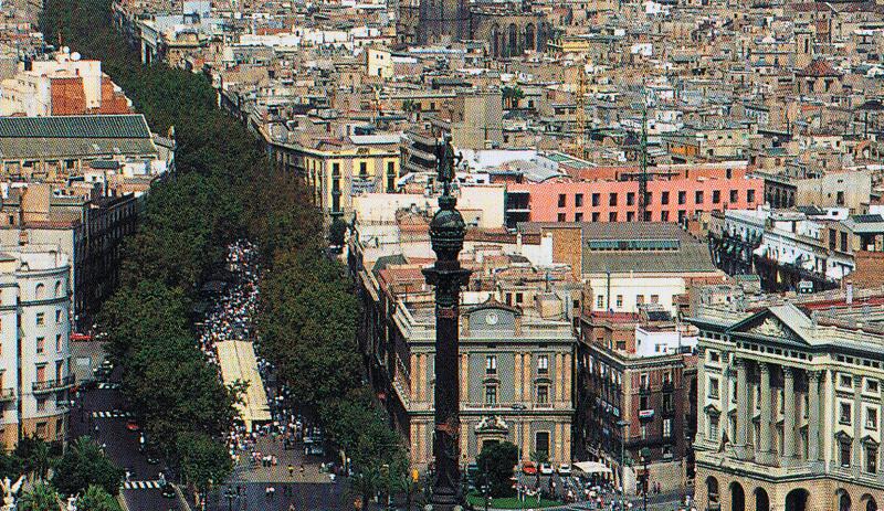 Ramblaen i Barcelona; kontrast mellom det grønne og bebyggelsen. Parker og plasser med særpreg og variasjon med detaljert planlegging av ny bebyggelse.