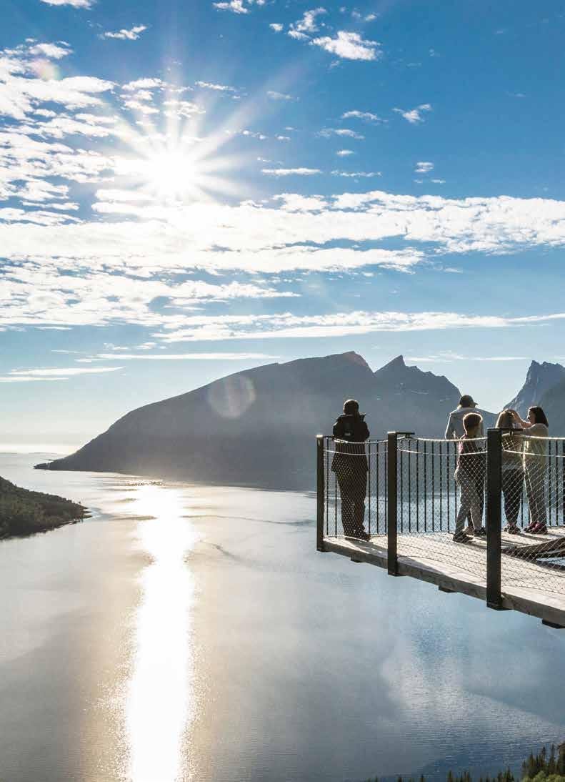 3 Forord 4 Skjervsfossen i ny drakt 6 Turistveganleggene 2016-2017 8 Bedriftsnettverk langs Gaularfjellet 10 Nasjonale turistvegar i 2023 12 Arkitekturrådet 16 Økonomi og