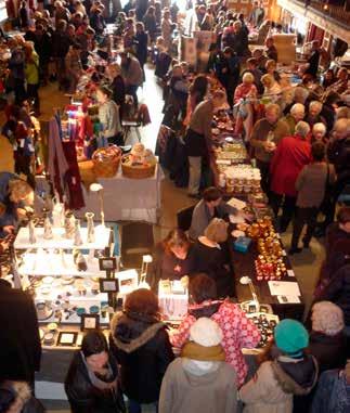 Søndag 3. desember K 12.00 16.00 Juemarked håndverk, kunst, mat og triveg førjusstemning Med mangfodige utstiarar, servering, musikk og godukt i åven er dette av årets trivegaste dagar.