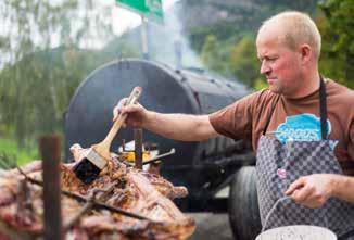 Bedriftsarrangement, jubieum og gjestebod på Rudi Gard Grupper kan eige Rudi Gard ti eigne arrangement. Vi byr på spennande mat frå vårt gode kjøken.