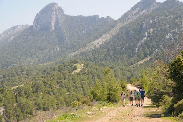 DAG 2 VANDRING GÖRNEC - KALAVAC - SERDARLI VILLAGE (F, L, M) 6 km / +240 m / 2,5-2 timer / mild stigning og nedfart / grusvei.