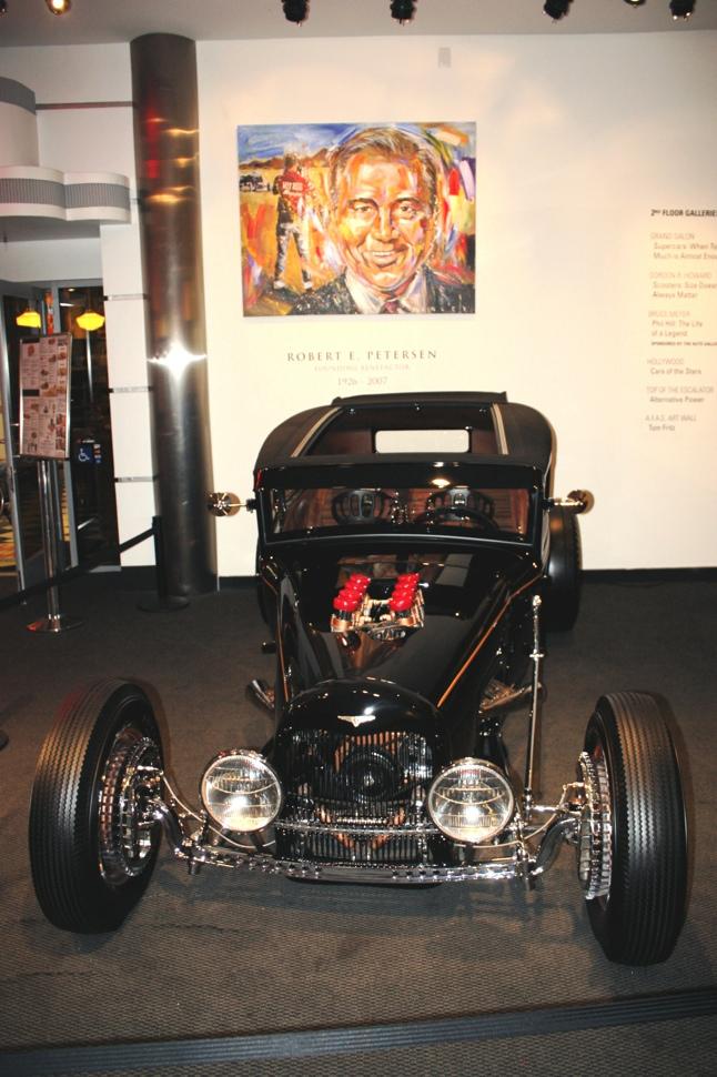 Søndag 5. november - Los Angeles, Huntington Beach Petersen Automotive Museum Kl 09:00! Reiseleder vil være tilstede ved resepsjonen på hotellet for å svare på spørsmål.