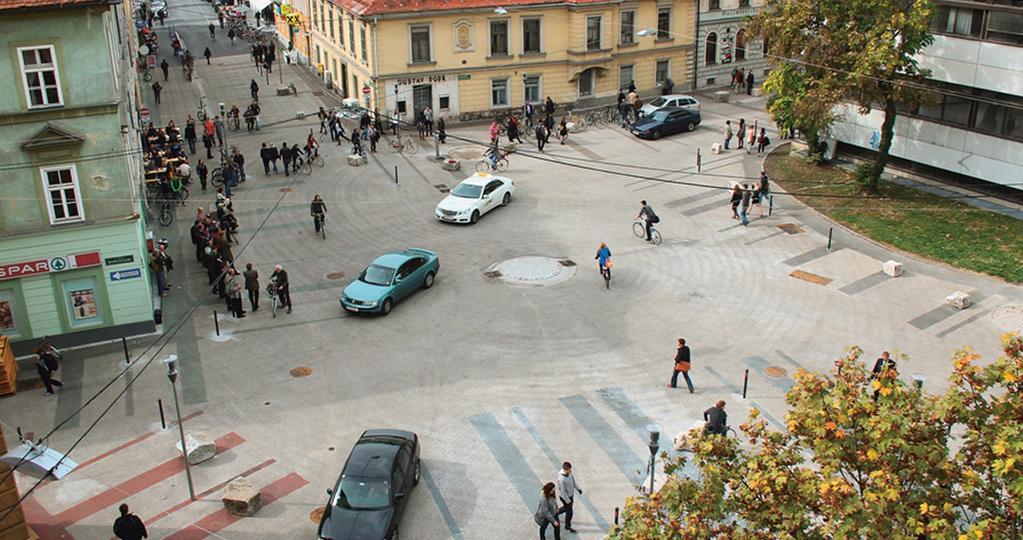 19 Bilde 6. Sonnenfelsplatz i Graz, Østeriskes nest største by 2011. omgjort til shared space (Falk 2011). 1. Sykling i blandet trafikk i andre land.
