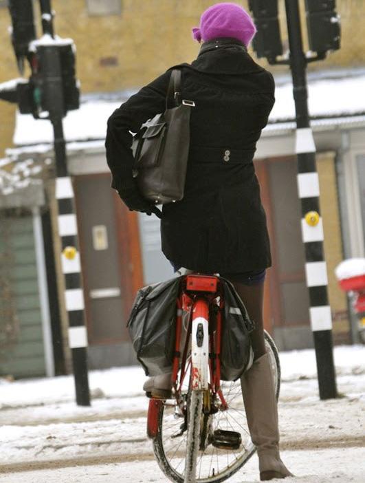 Å sykle er en selvfølge. I København er det nesten 40 % som velger sykkelen som transportmiddel når de skal til jobb, uten å kle seg i fullt sykkelutstyr.