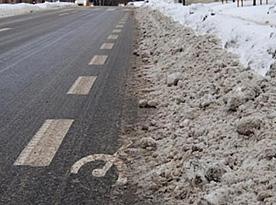 Sykkelandelen i Oslo er 2 % i vintermånedene (ibikeoulu 2013). I Norge er sykkelfelt som løsning for syklister utbredt, men har vist seg og ikke alltid bli like godt brøytet.