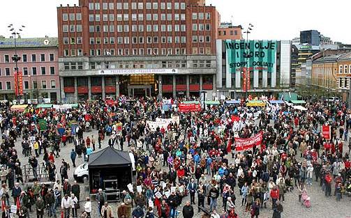 Torget blir brukt til en stor variasjon av aktiviteter, som syklist møter man på både