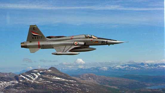 2011. Dette brevet dokumenterer imidlertid en tidligere beslutning om å donere de sju F-5 A-flyene og selge de åtte F-5 B-flyene. Beslutningen om å selge kun to av flyene er følgelig ikke dokumentert.