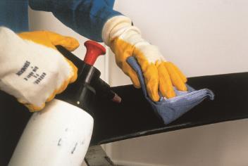 Vask med silikonfjerner eksponering innånding, hudkontakt Hensikt rengjøre flaten før arbeidet starter og i de forskjellige mellomtrinn i prosessen Kjemikalier Påføring Avtørking Løsemiddelbasert
