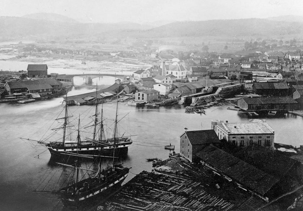 Telemarkskanalen åpnet 1861 Skien 1873 med kanalens sluser Foto: utlånt fra