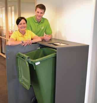 Møbler til kildesortering Hel dør, én fraksjon Innkastluke på toppen med skyvefunksjon. Plass for 240 liter sekkestativ/ 140 liter plastbeholder. Størrelse 60 x 60 x 116 cm.