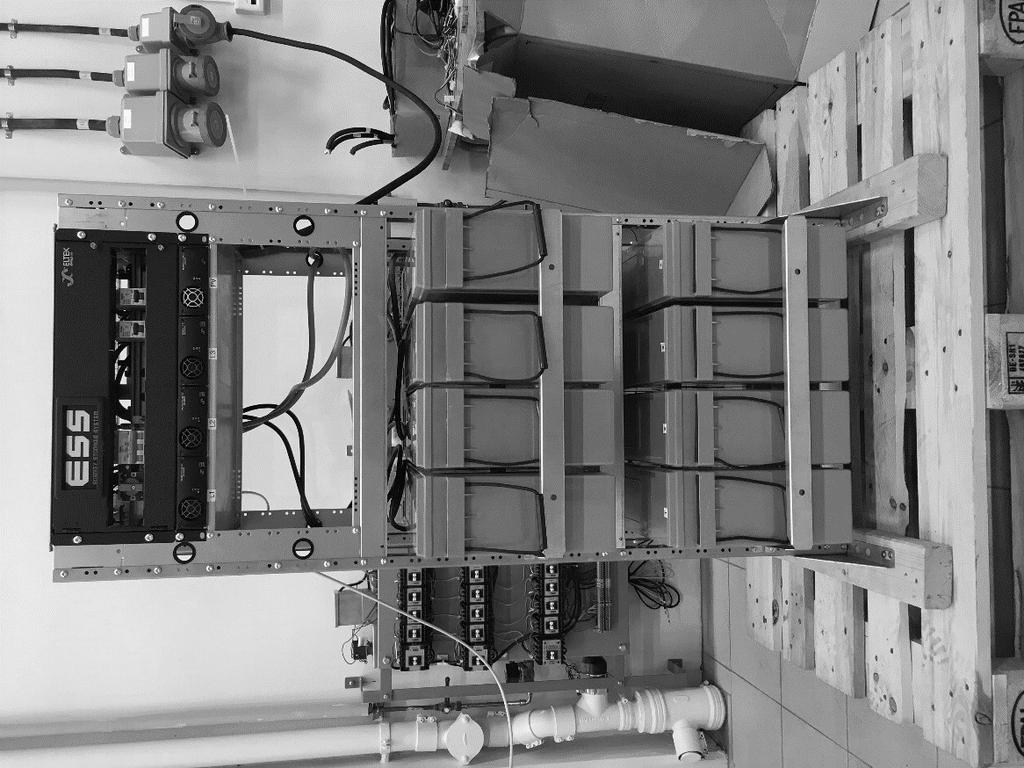 Tabell 3: Batterispesifikasjoner Parameter Verdi Nominal spenning (V) 12 Nominal kapasitet (Ah) 190 Kortslutningsstrøm (A) 3990 Indre