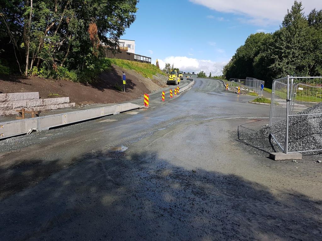 Husebyvegen. Foto: Miljøpakken I nedre del av Havsteinbakken er det bygget 150 meter fortau. Det gamle fortauet var for smalt til at det kunne brøytes vinterstid.