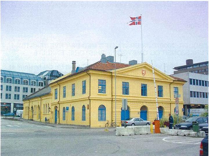 Vestre Strandgt 21 Oppført: 1825-1896 Kristiansand tollsted.