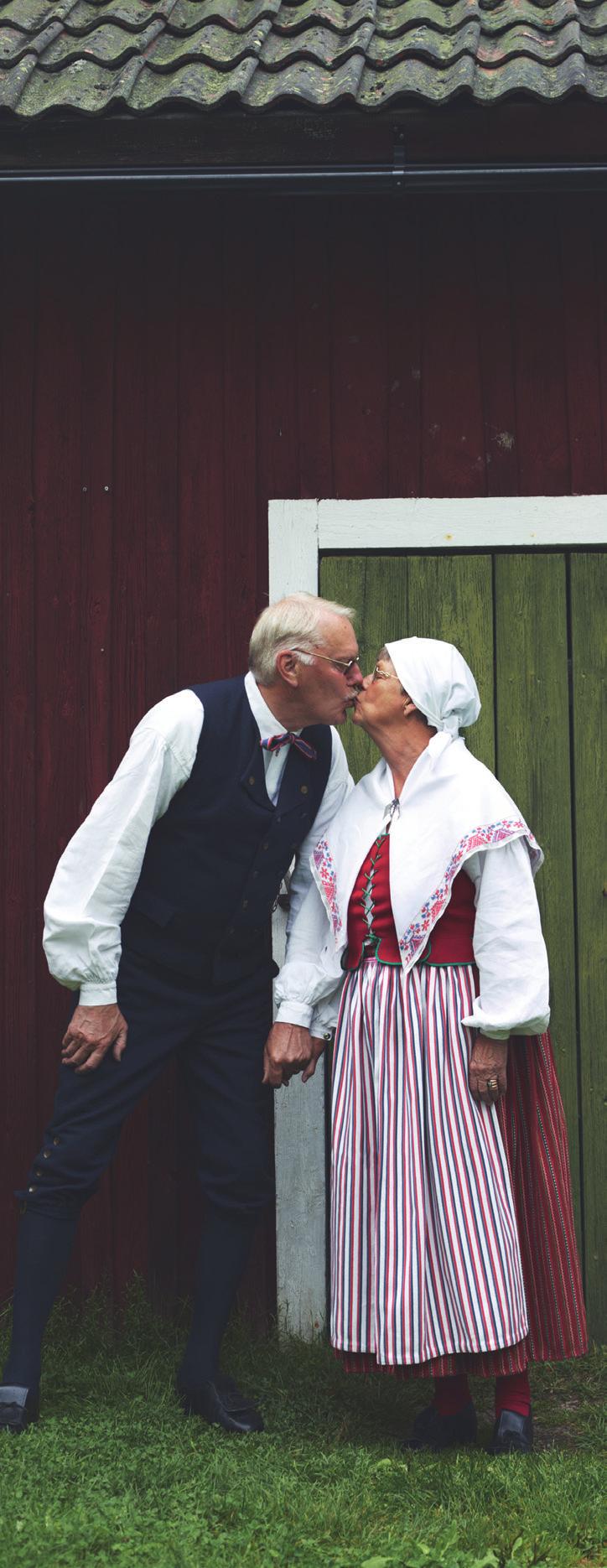 EKTEFELLE- OG BARNEPENSJONEN Familien din kan ha rett til ektefelleog/eller barnepensjon etter deg. Fraskilt ektefelle kan også ha rett til ektefellepensjon. Ble du innmeldt etter 1.