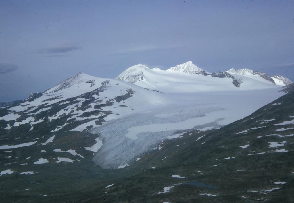 Figur 114 Storsteinsfjellbreen fotografert i september 1964. Foto: Gunnar Østrem. Massebalanse feltdata I 1964 ble snømålingene gjort i tre omganger. Mellom 22. og 26.