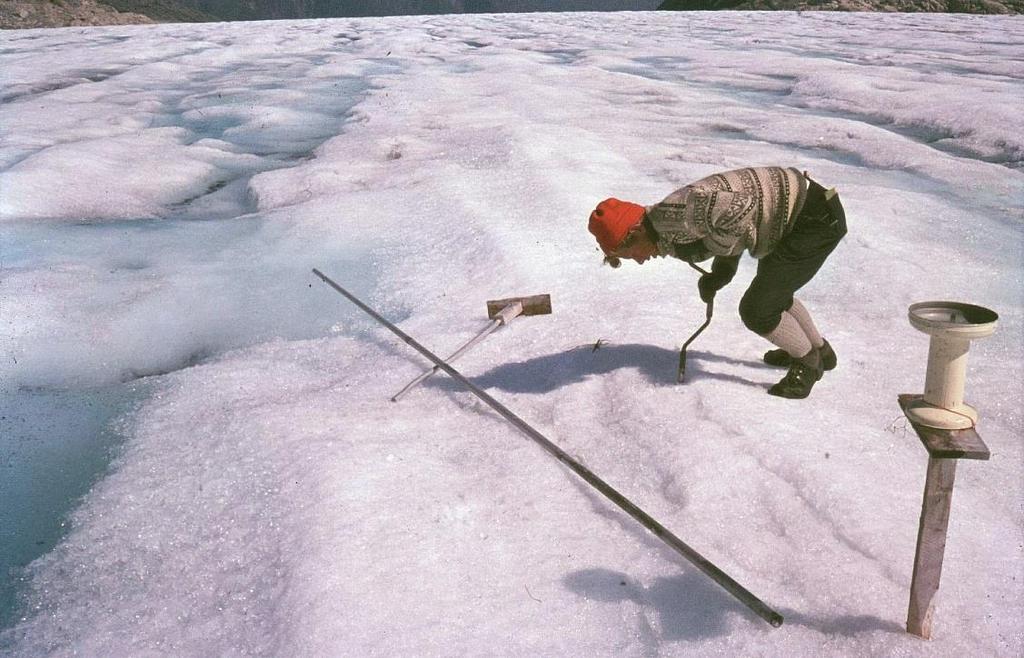 Tabell 12 Tilleggsakkumulasjonen på Gråfjellsbrea/«Vestsiden» ble målt og/eller estimert i årene 1964-68.