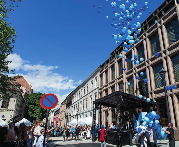 Feiret 200 år i samfunnets tjeneste 40 OSLO: Norges Banks 200-årsjubileum ble blant annet markert med Åpen dag i og utenfor hovedkontoret på Bankplassen 2 i Oslo sentrum.