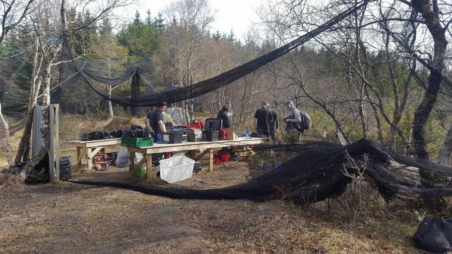 Du kan melde deg på med fullt lag eller alene, vi setter opp lag for de som har lyst til å spille. Vi stiller med utstyr!