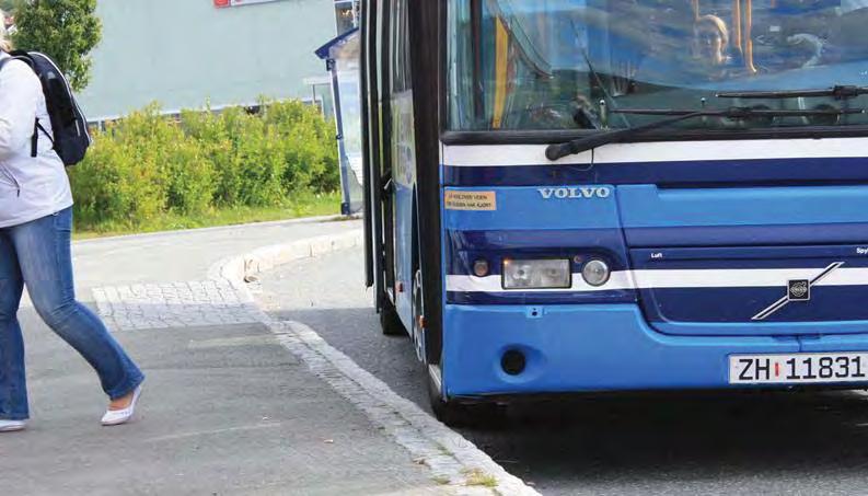 I tillegg er det foreslått gjerder langs fortau, unntatt der buss har oppstilling. Dimensjonene på dagens snuplass er akkurat innenfor sporingskurver i håndbok 017. Slingringsmonn og evt.