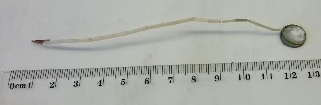 Kobberelektrodene presses sammen og en spenning settes opp mellom dem. Ved å plassere stålprøven med termoelementet mellom kobberelektrodene sveises disse sammen. Figur 3.5-3 Testoppsett fro HT-XRD.