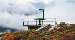 SOGNEFJELLET on the roof of Norway Fra de grønne engene i Lom og det frodige kulturlandskapet i Bøverdalen kan du ane de mektige fjellene i det fjerne. Langsomt stiger vegen opp gjennom dalen.