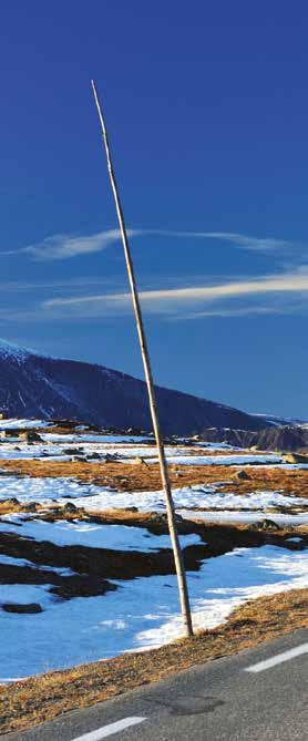 One of the most outstanding characteristics of this road is that it is desolate and traverses a landscape which, apart from the transmission lines that bear witness to the presence of humans, appears