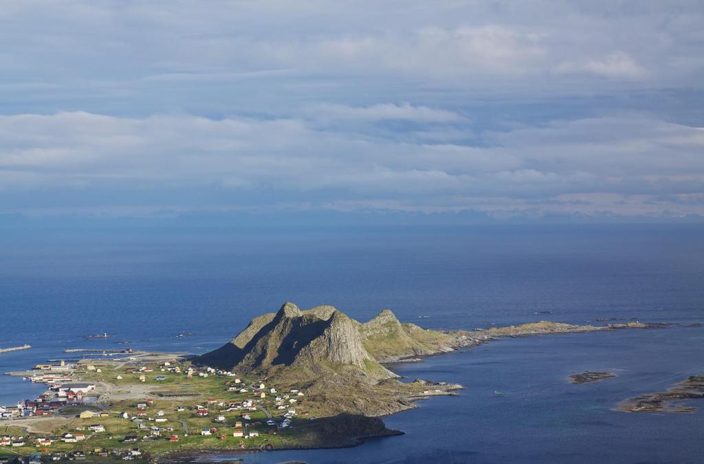 Utforming av konkurranse om helikopterruten Værøy-Bodø, med drift