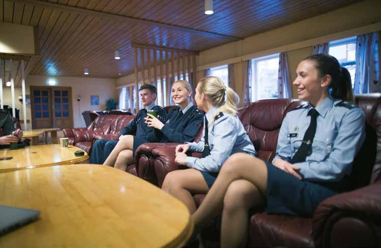 UTDANNINGSREFORMEN Kadetter ved Luftkrigsskolen. Foto: Mats Grimsæth, Forsvaret sjektet i en rekke undergrupper som har ansvaret for hver sine deler av reformen og prosjekt ny høyskole.